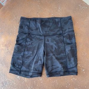Lululemon gray cano biker shorts with pockets sz 6